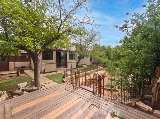2116 Avenida De Las Alturas, Santa Fe, NM 87505