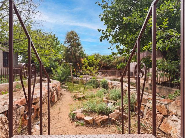 2116 Avenida De Las Alturas, Santa Fe, NM 87505