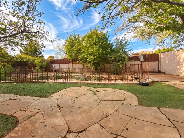 2116 Avenida De Las Alturas, Santa Fe, NM 87505