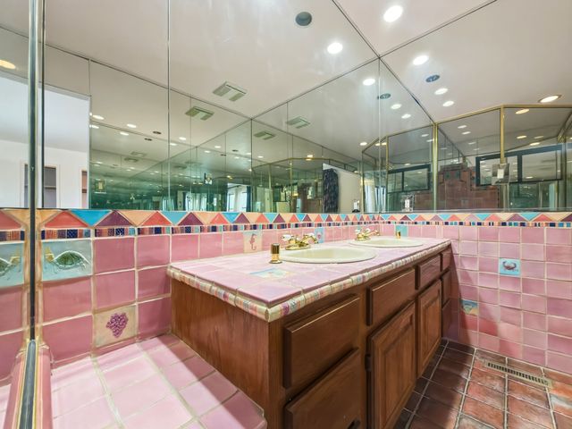 2116 Avenida De Las Alturas, Santa Fe, NM 87505