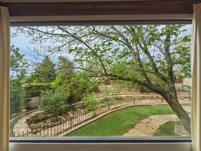 2116 Avenida De Las Alturas, Santa Fe, NM 87505