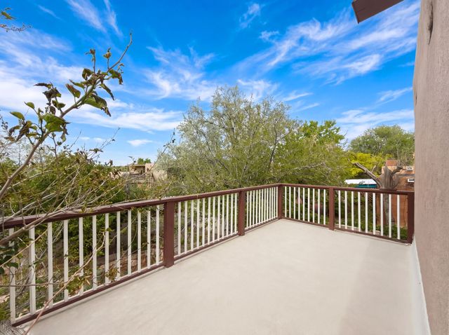 2116 Avenida De Las Alturas, Santa Fe, NM 87505