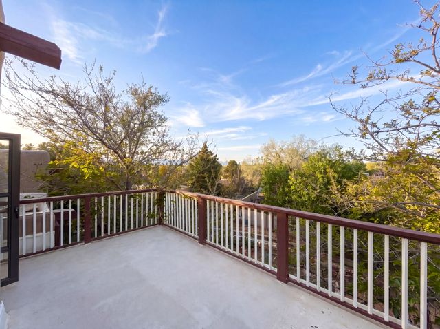 2116 Avenida De Las Alturas, Santa Fe, NM 87505