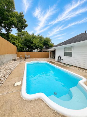 305 Scenic Brook Street, Brenham, TX 77833