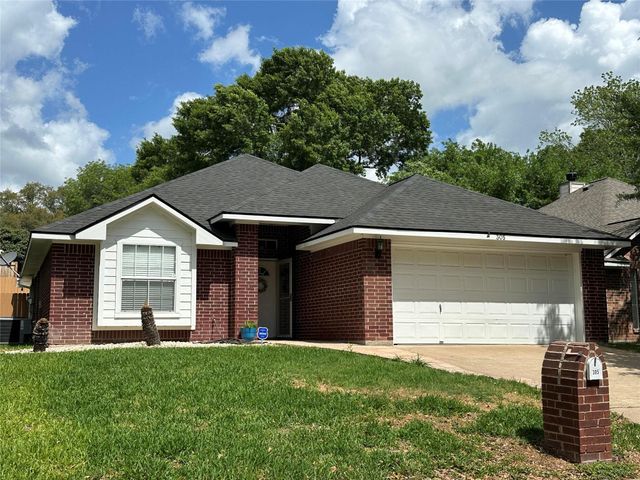 305 Scenic Brook Street, Brenham, TX 77833