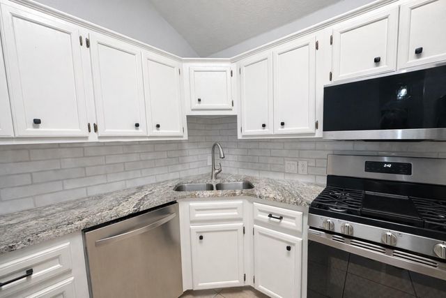 305 Scenic Brook Street, Brenham, TX 77833