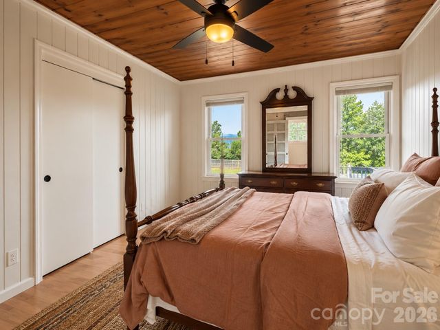 126 Stradley Mountain Road, Asheville, NC 28806