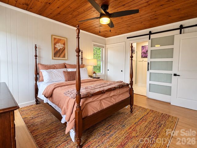 126 Stradley Mountain Road, Asheville, NC 28806