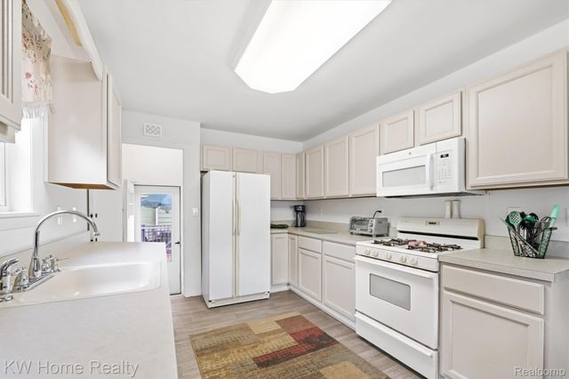 2042 Orland, Wixom, MI 48393