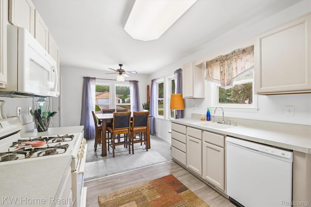2042 Orland, Wixom, MI 48393