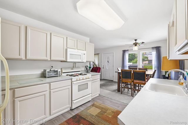 2042 Orland, Wixom, MI 48393
