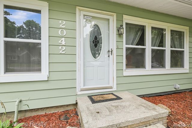 2042 Orland, Wixom, MI 48393