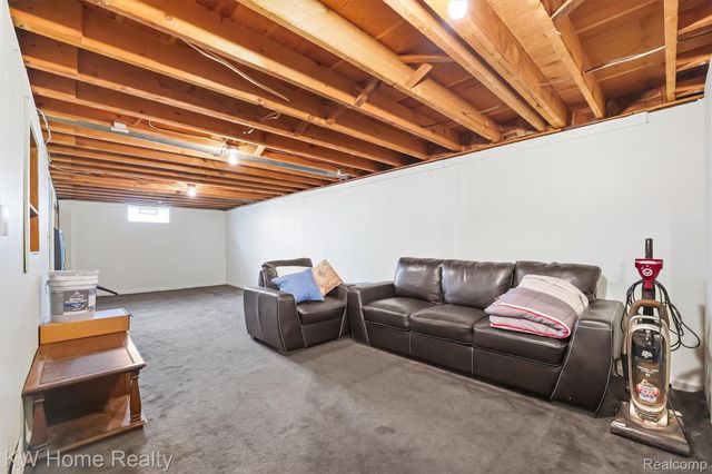 2042 Orland, Wixom, MI 48393