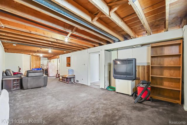 2042 Orland, Wixom, MI 48393