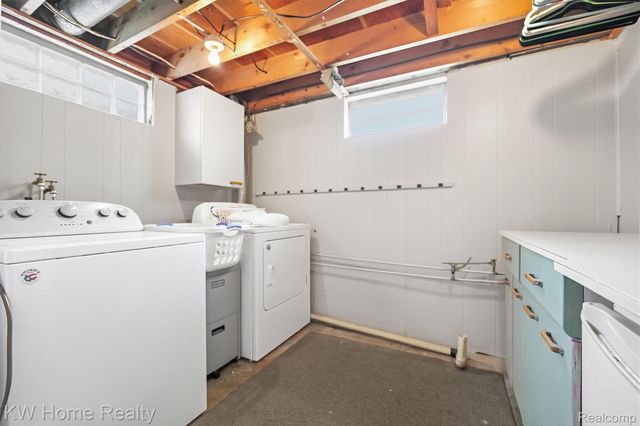 2042 Orland, Wixom, MI 48393