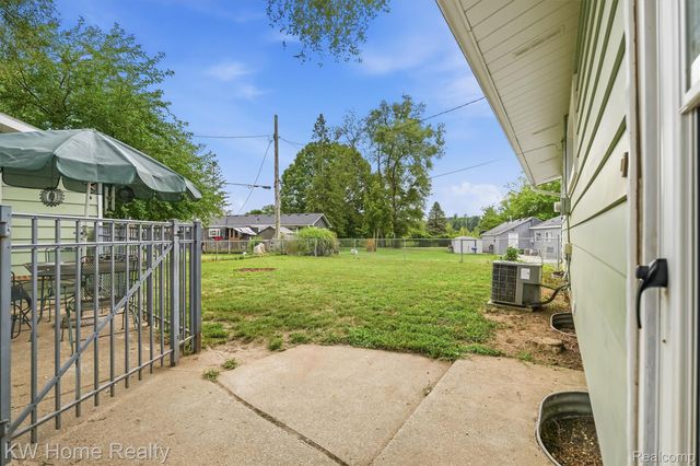 2042 Orland, Wixom, MI 48393