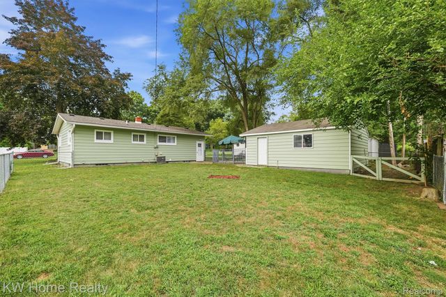 2042 Orland, Wixom, MI 48393