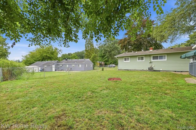 2042 Orland, Wixom, MI 48393