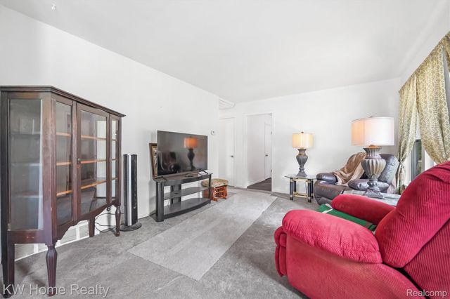 2042 Orland, Wixom, MI 48393