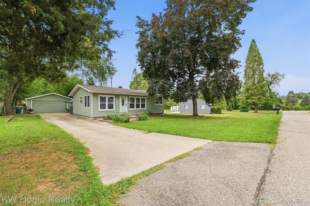 2042 Orland, Wixom, MI 48393
