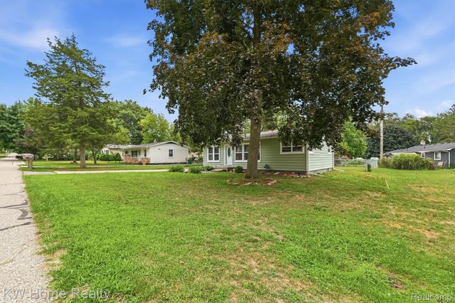 2042 Orland, Wixom, MI 48393