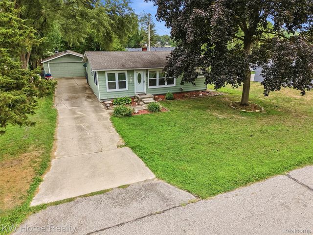 2042 Orland, Wixom, MI 48393