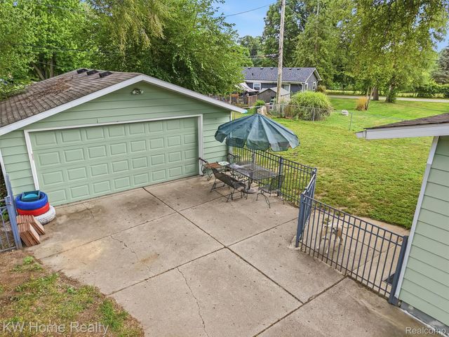 2042 Orland, Wixom, MI 48393