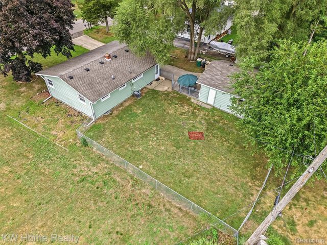 2042 Orland, Wixom, MI 48393