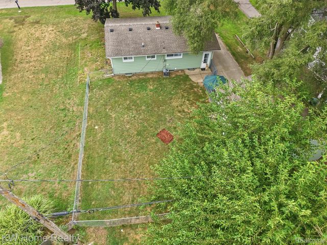 2042 Orland, Wixom, MI 48393