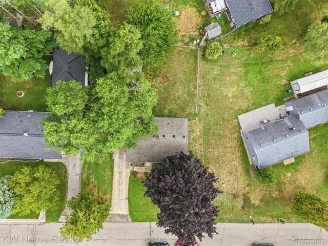 2042 Orland, Wixom, MI 48393
