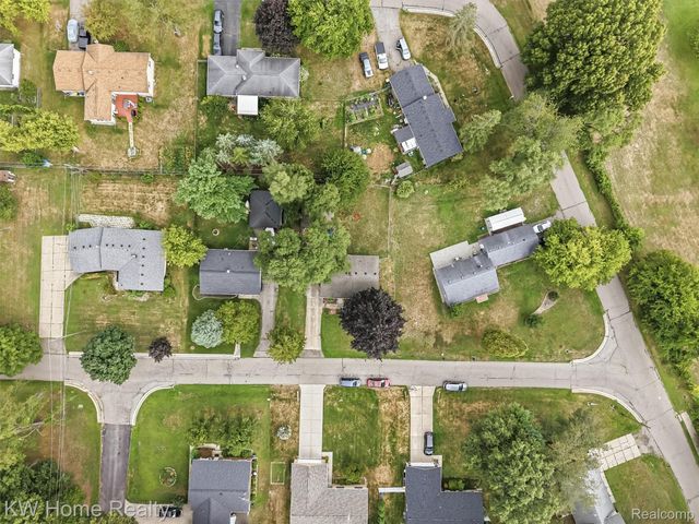 2042 Orland, Wixom, MI 48393