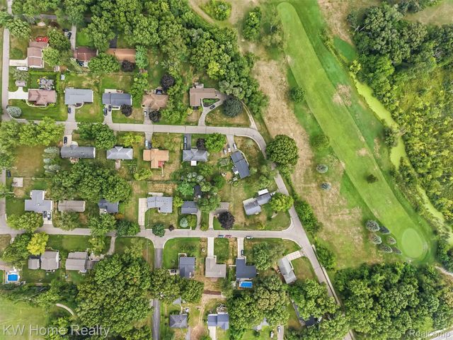 2042 Orland, Wixom, MI 48393