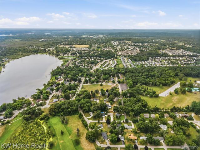 2042 Orland, Wixom, MI 48393
