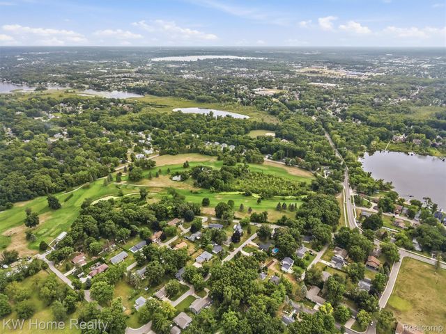2042 Orland, Wixom, MI 48393