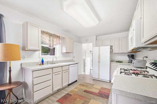2042 Orland, Wixom, MI 48393