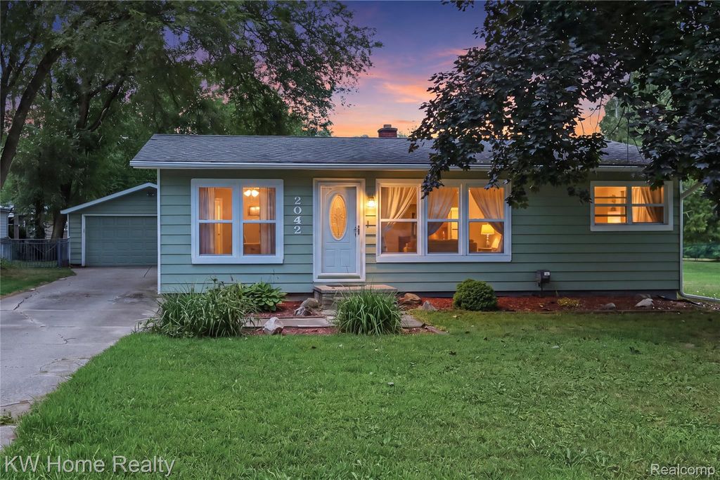 2042 Orland, Wixom, MI 48393
