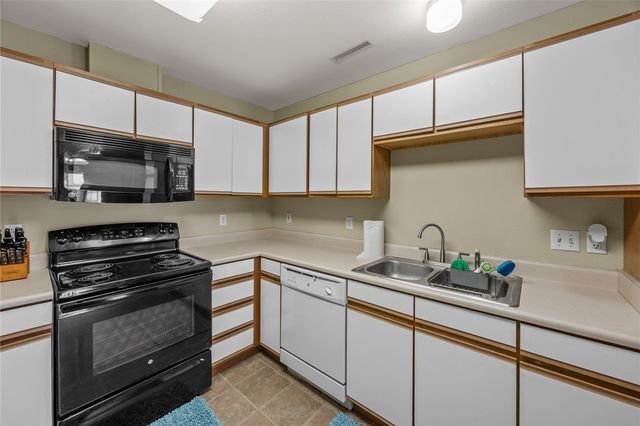 4611 1st Avenue SW 7, Cedar Rapids, IA 52405