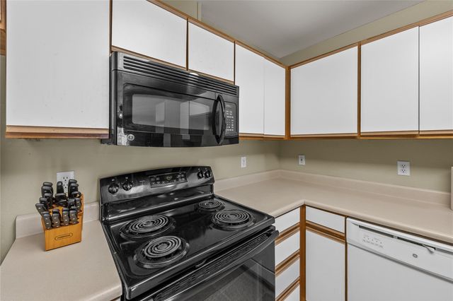 4611 1st Avenue SW 7, Cedar Rapids, IA 52405