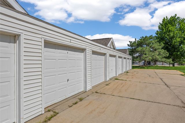 4611 1st Avenue SW 7, Cedar Rapids, IA 52405