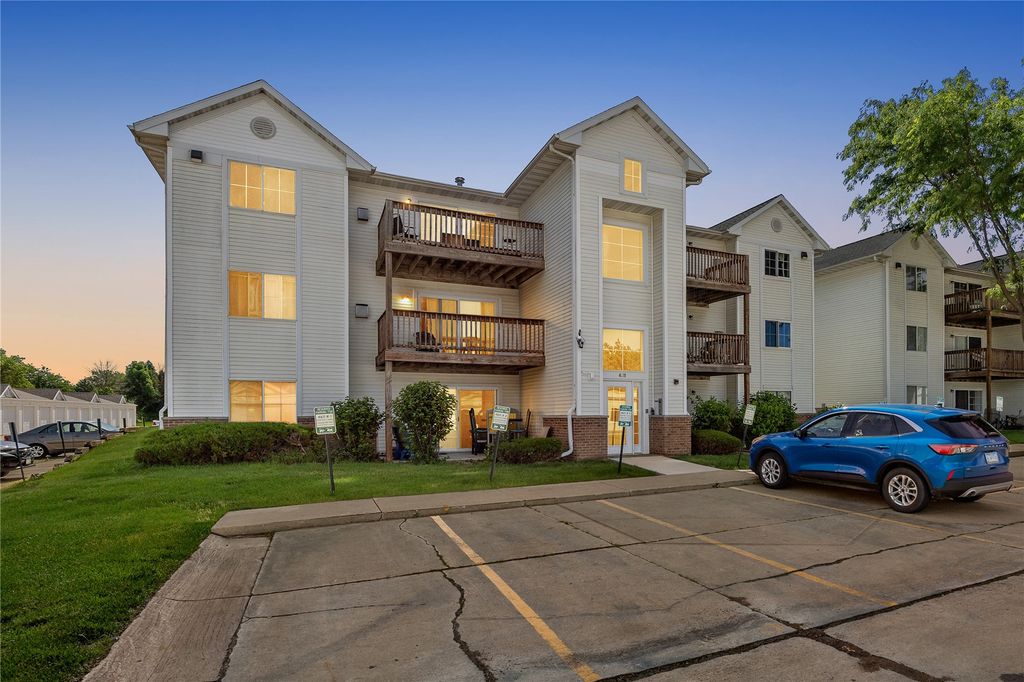 4611 1st Avenue SW 7, Cedar Rapids, IA 52405