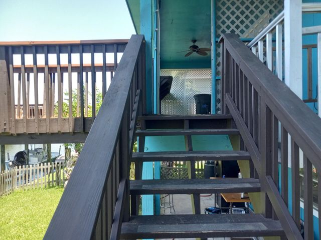 618 Warsaw Street, Bayou Vista, TX 77563