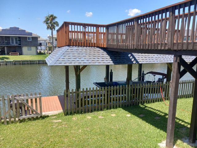 618 Warsaw Street, Bayou Vista, TX 77563