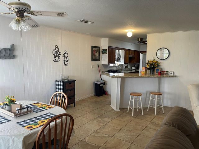 618 Warsaw Street, Bayou Vista, TX 77563