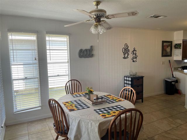 618 Warsaw Street, Bayou Vista, TX 77563