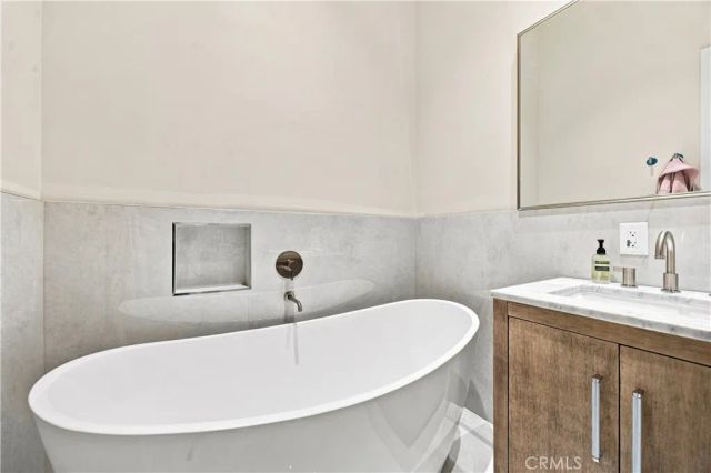 9500 Amoret Drive, Tujunga, CA 91042