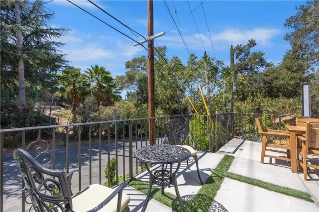 9500 Amoret Drive, Tujunga, CA 91042