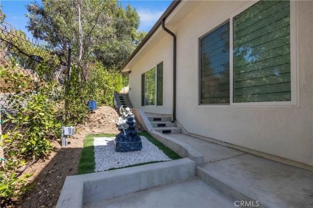 9500 Amoret Drive, Tujunga, CA 91042