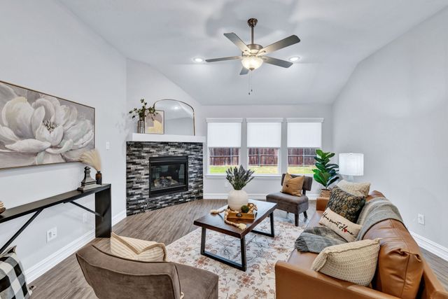 1016 Pinnacle Breeze Drive, Fort Worth, TX 76052