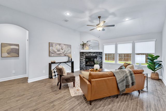 1016 Pinnacle Breeze Drive, Fort Worth, TX 76052