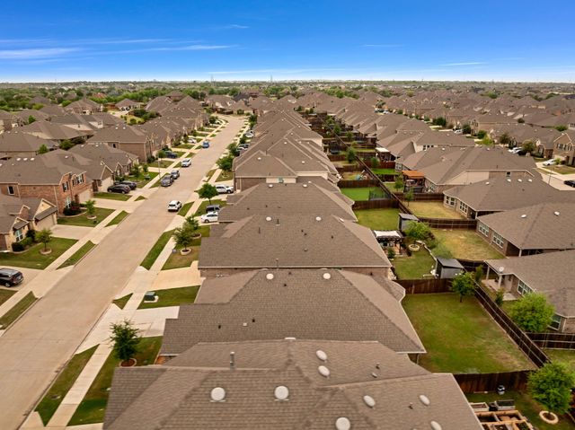 1016 Pinnacle Breeze Drive, Fort Worth, TX 76052